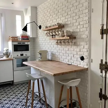 Beautifully Designed Homely Calm Parisian Duplex Apartament Paryż